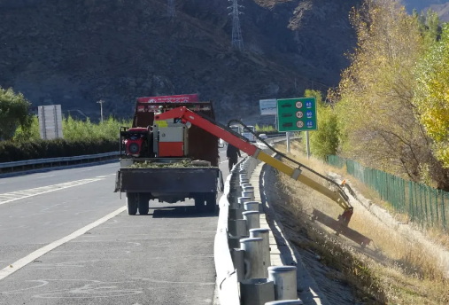 大家都满意的公路车载式绿篱修剪机！